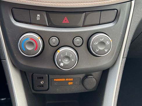 Used 2017 Chevrolet Trax LT w/ LT Convenience Package image 18
