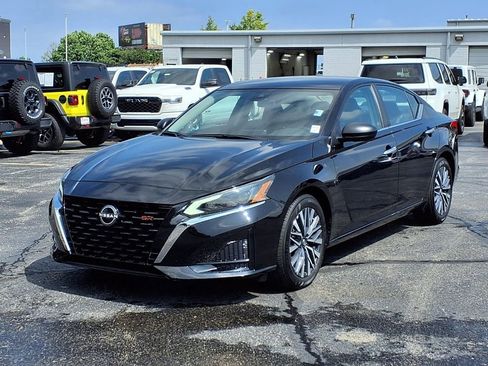 Certified 2025 Nissan Altima 2.5 SV FWD image 2