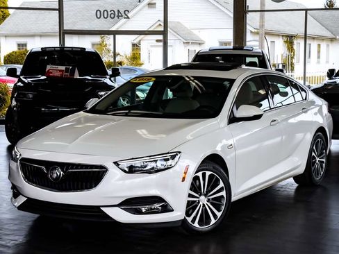 Used 2019 Buick Regal Essence w/ Driver Confidence Package I image 6