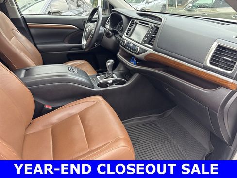 Used 2017 Toyota Highlander Limited image 38