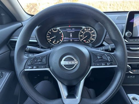 Used 2024 Nissan Altima 2.5 SV image 22