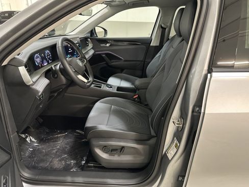 New 2026 Volkswagen Tiguan SE image 16