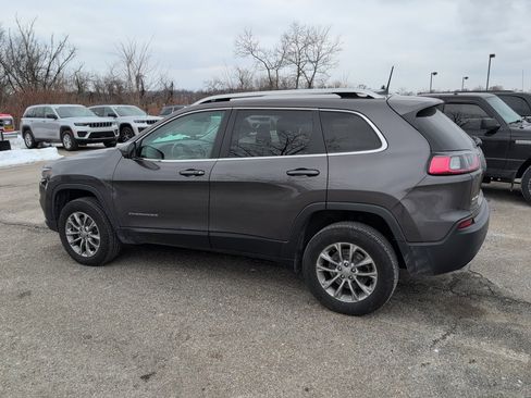 Used 2019 Jeep Cherokee Latitude Plus w/ Cold Weather Group image 4