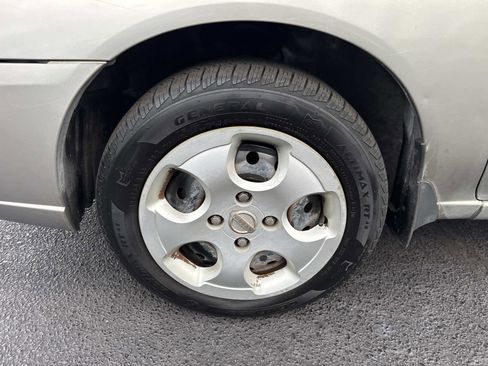 Used 2004 Nissan Sentra w/ Convenience Pkg image 17