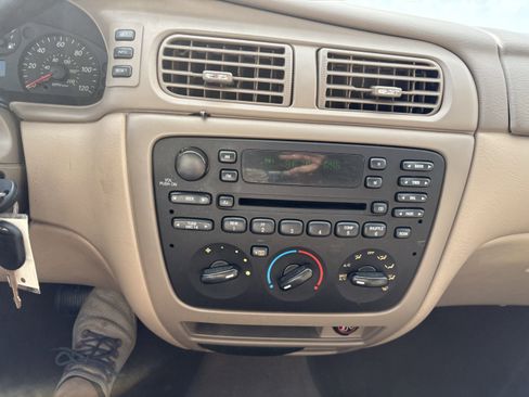 Used 2004 Ford Taurus SES FWD image 11
