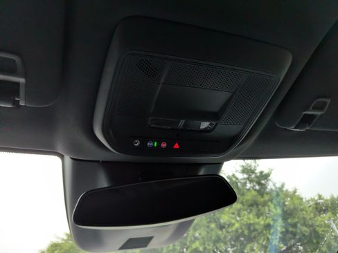 Used 2024 Chevrolet Equinox EV LT FWD image 33