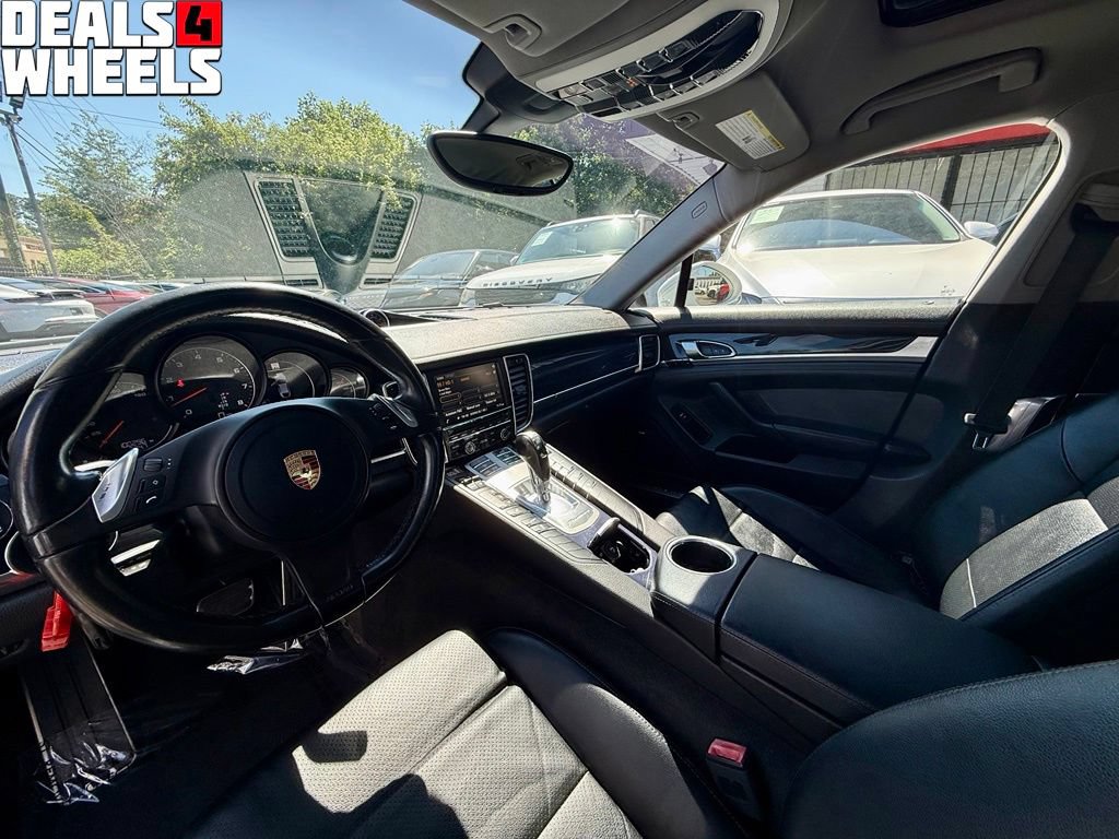 Used 2016 Porsche Panamera RWD image 16