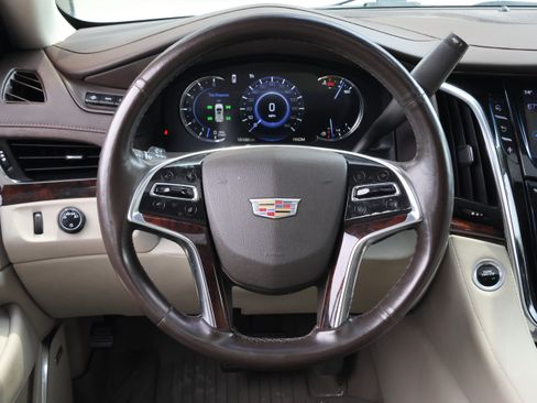 Used 2016 Cadillac Escalade ESV Luxury AWD/4WD image 18