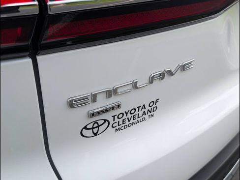 Used 2025 Buick Enclave Preferred AWD/4WD image 8