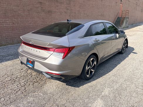 Used 2021 Hyundai Elantra SEL w/ Convenience + Premium Package FWD image 5