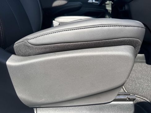 New 2026 Chrysler Pacifica Select FWD image 12