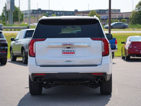 Used 2021 GMC Yukon XL Denali w/ Denali Premium Package AWD/4WD image 4