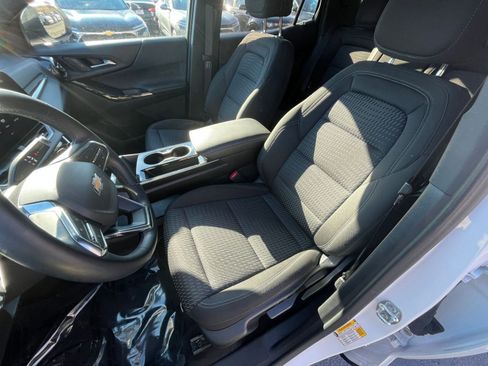 Used 2025 Chevrolet Equinox LT image 31