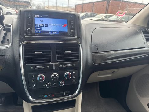 Used 2012 Dodge Grand Caravan SXT w/ UConnect Hands-Free Group FWD image 27