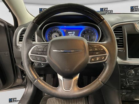 Used 2017 Chrysler 300 C w/ Safetytec Plus Group AWD/4WD image 12