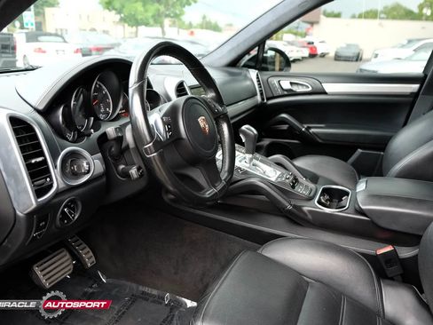 Used 2014 Porsche Cayenne Turbo AWD/4WD image 21