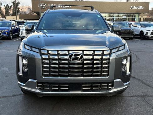 Used 2023 Hyundai Palisade Calligraphy image 2