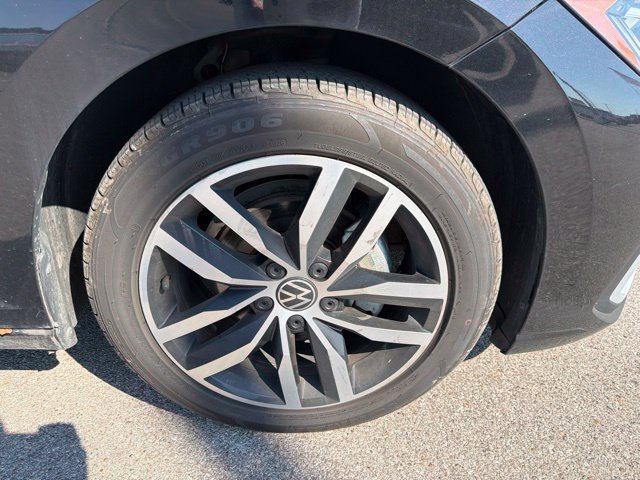 Used 2025 Volkswagen Jetta SE FWD image 19