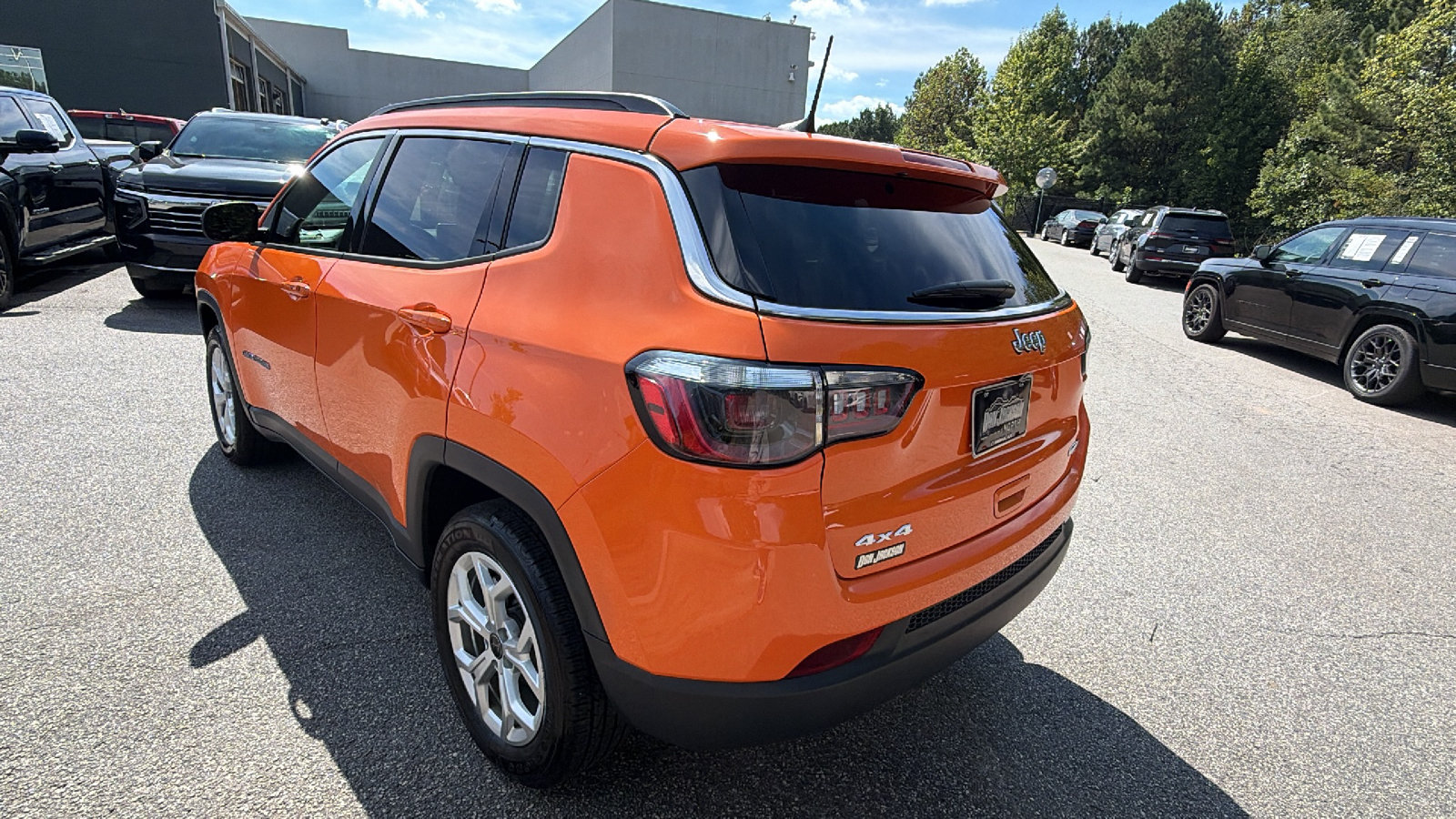 Used 2026 Jeep Compass Latitude AWD/4WD image 10