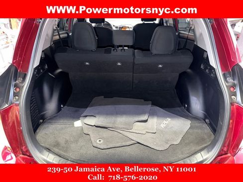 Used 2018 Toyota RAV4 LE image 17