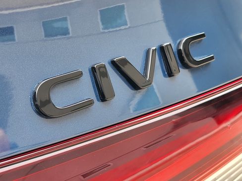 Used 2025 Honda Civic Sport image 28