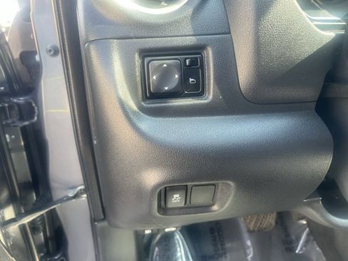 Used 2018 Nissan Versa SV w/ SV Special Edition Package image 17