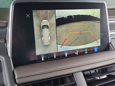 Used 2023 GMC Yukon XL SLT w/ SLT Premium Package image 24