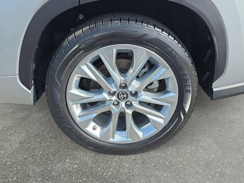 Used 2021 Toyota Highlander Limited FWD image 34