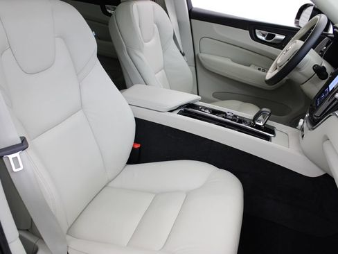 Used 2024 Volvo XC60 B5 Core AWD/4WD image 25