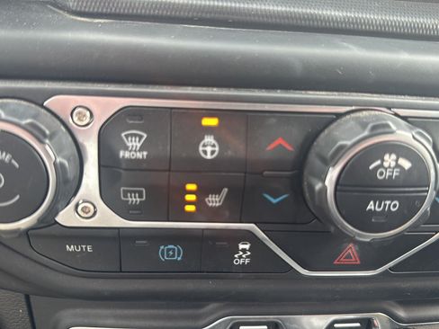 Used 2023 Jeep Wrangler Unlimited Sahara w/ Cold Weather Group AWD/4WD image 24