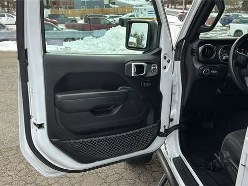 Used 2022 Jeep Gladiator Sport image 9