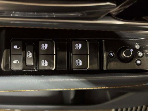 Used 2022 Jeep Grand Wagoneer Series III w/ HD Trailer Tow Package image 9