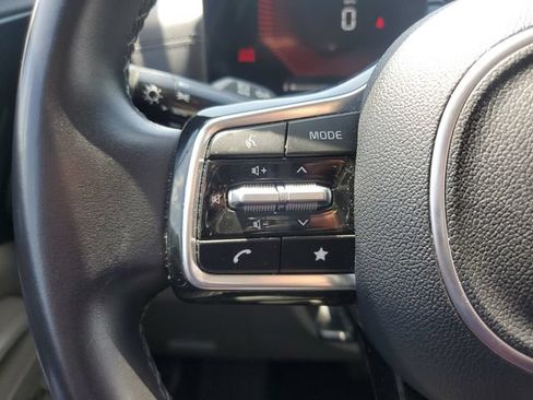 Used 2025 Kia Carnival FWD image 23