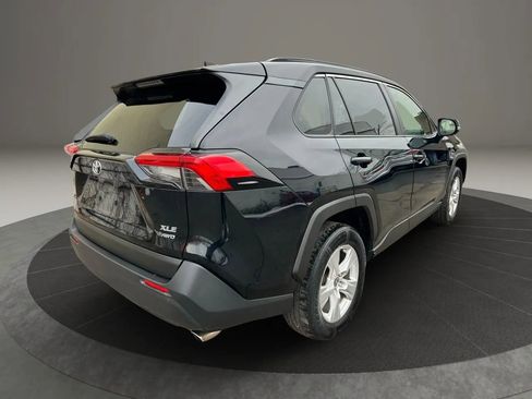 Used 2020 Toyota RAV4 XLE w/ XLE Grade Weather Package image 5