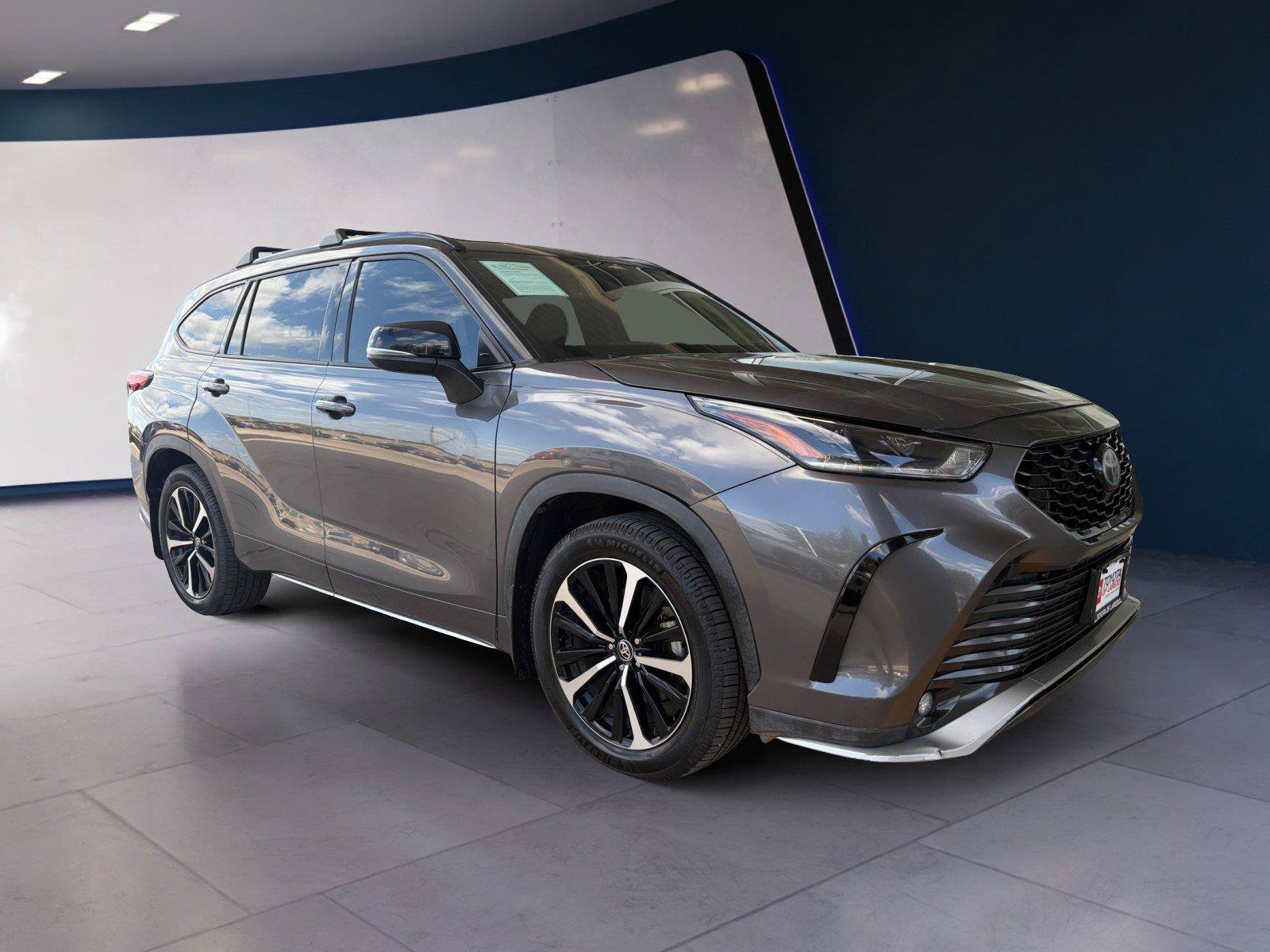 Used 2021 Toyota Highlander XSE FWD image 7