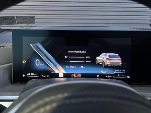 Used 2025 BMW X5 xDrive50e w/ M Sport Package image 16