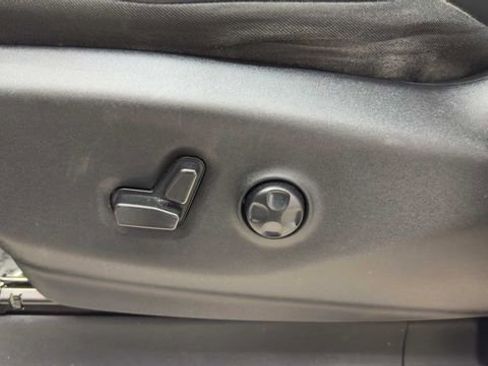 Used 2022 Chrysler Pacifica Touring-L FWD image 23