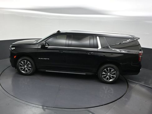 Used 2023 Chevrolet Suburban LT RWD image 19
