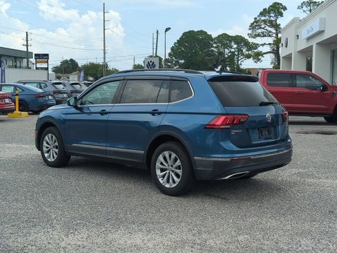 Used 2018 Volkswagen Tiguan SE w/ Panoramic Sunroof Package FWD image 5