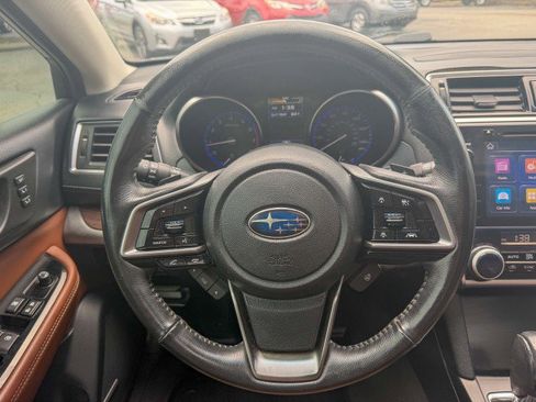 Used 2018 Subaru Outback 2.5i Touring w/ Popular Package #3 AWD/4WD image 8