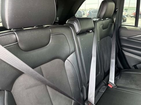 Used 2024 Jeep Grand Cherokee Altitude image 34