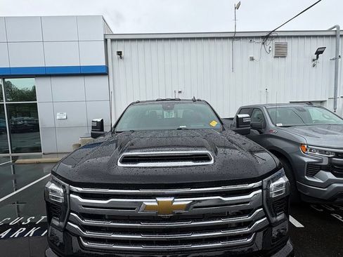 Used 2024 Chevrolet Silverado 3500 High Country w/ High Country Premium Package AWD/4WD image 4