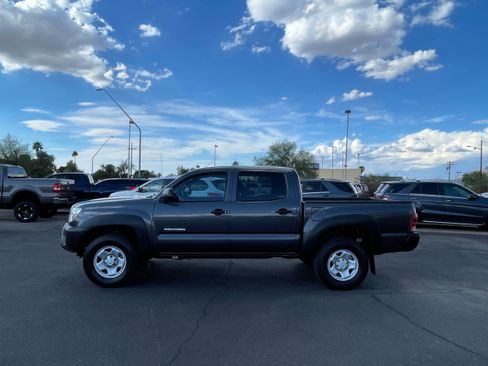 Used 2012 Toyota Tacoma PreRunner image 2