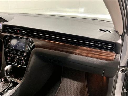 Used 2020 Volkswagen Passat 2.0T SEL image 27