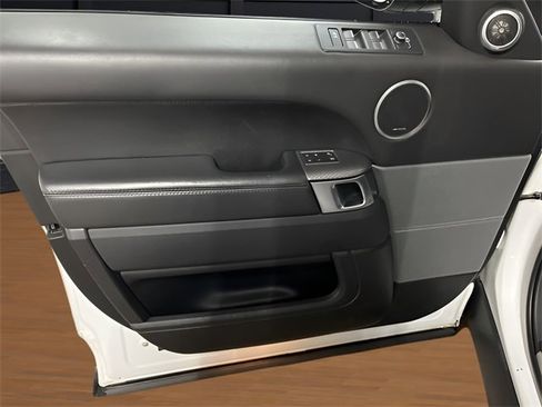 Used 2017 Land Rover Range Rover Sport SVR image 10