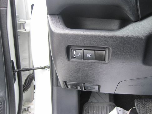 Used 2025 Toyota RAV4 XLE AWD/4WD image 13