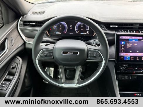 Used 2024 Jeep Grand Cherokee Limited w/ Black Appearance Package image 15