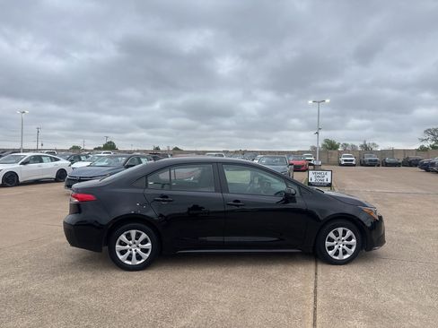 Used 2025 Toyota Corolla LE image 24