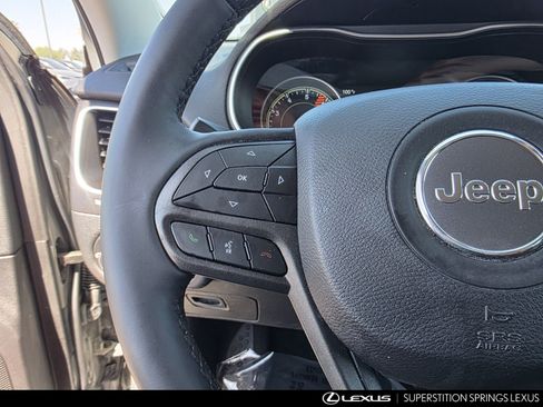 Used 2019 Jeep Cherokee Trailhawk w/ Cold Weather Group AWD/4WD image 24