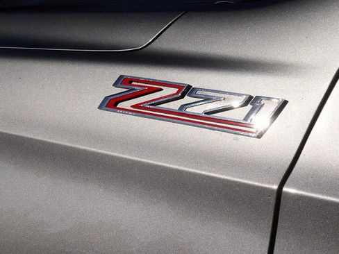 Used 2025 Chevrolet Suburban Z71 image 10